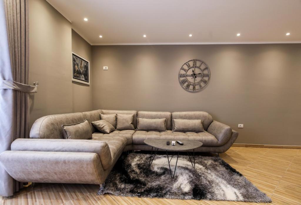 Valbona Apartament'S 2 Vlorë Esterno foto
