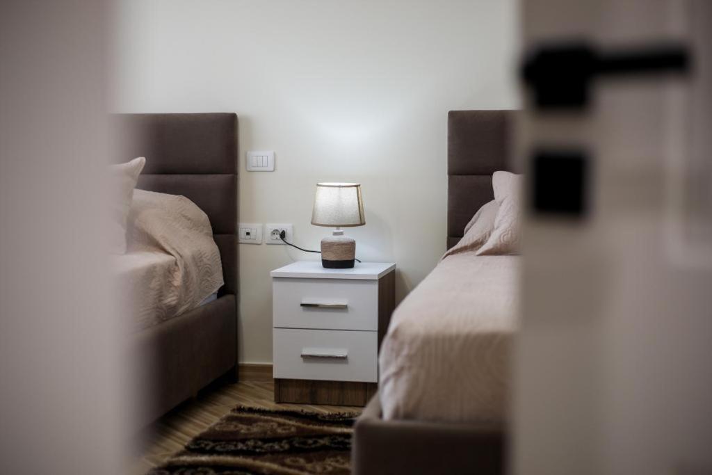 Valbona Apartament'S 2 Vlorë Esterno foto